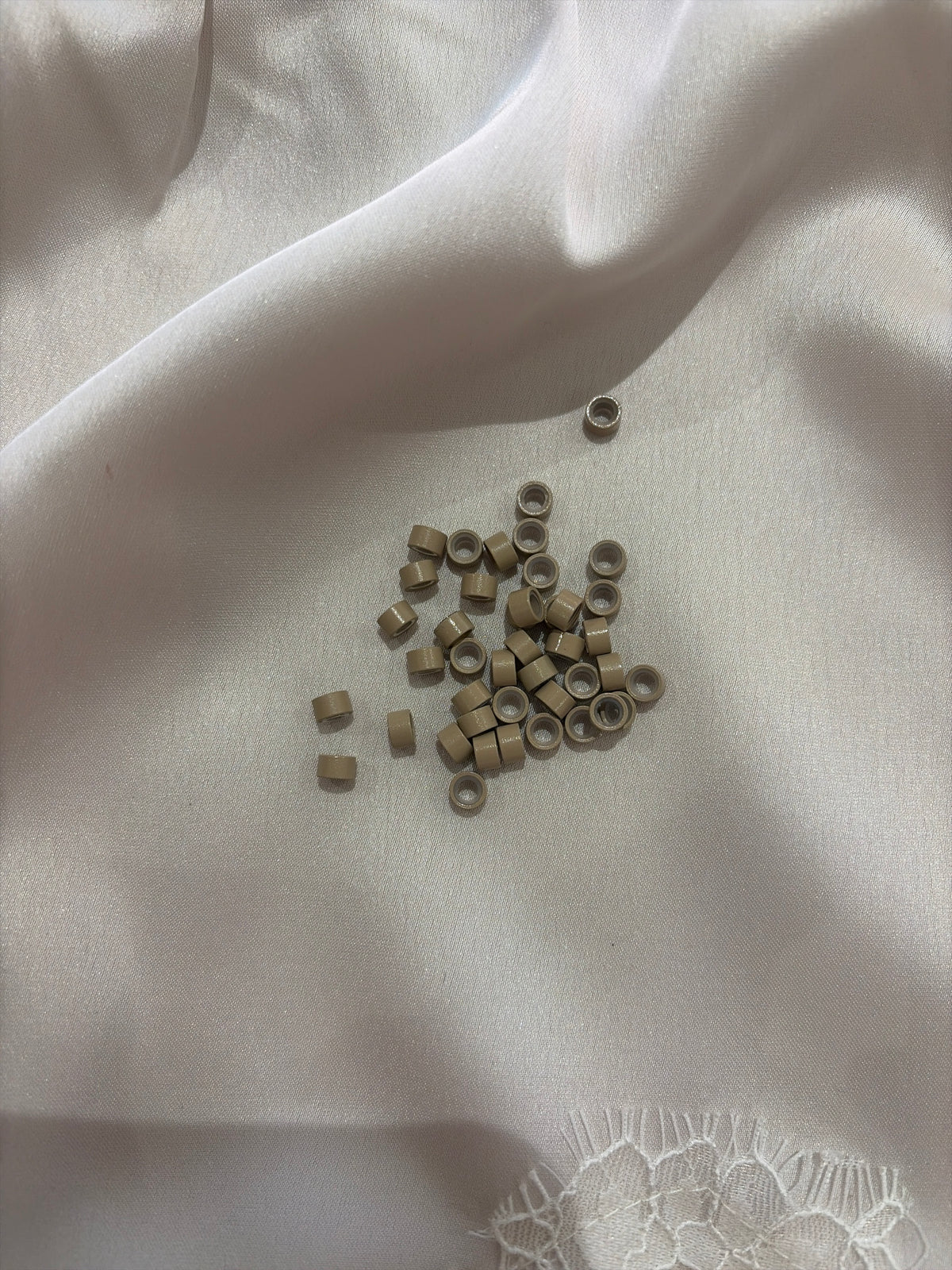 100 6# Grey Blonde 5mm Silicone-Lined Aluminium Micro Beads