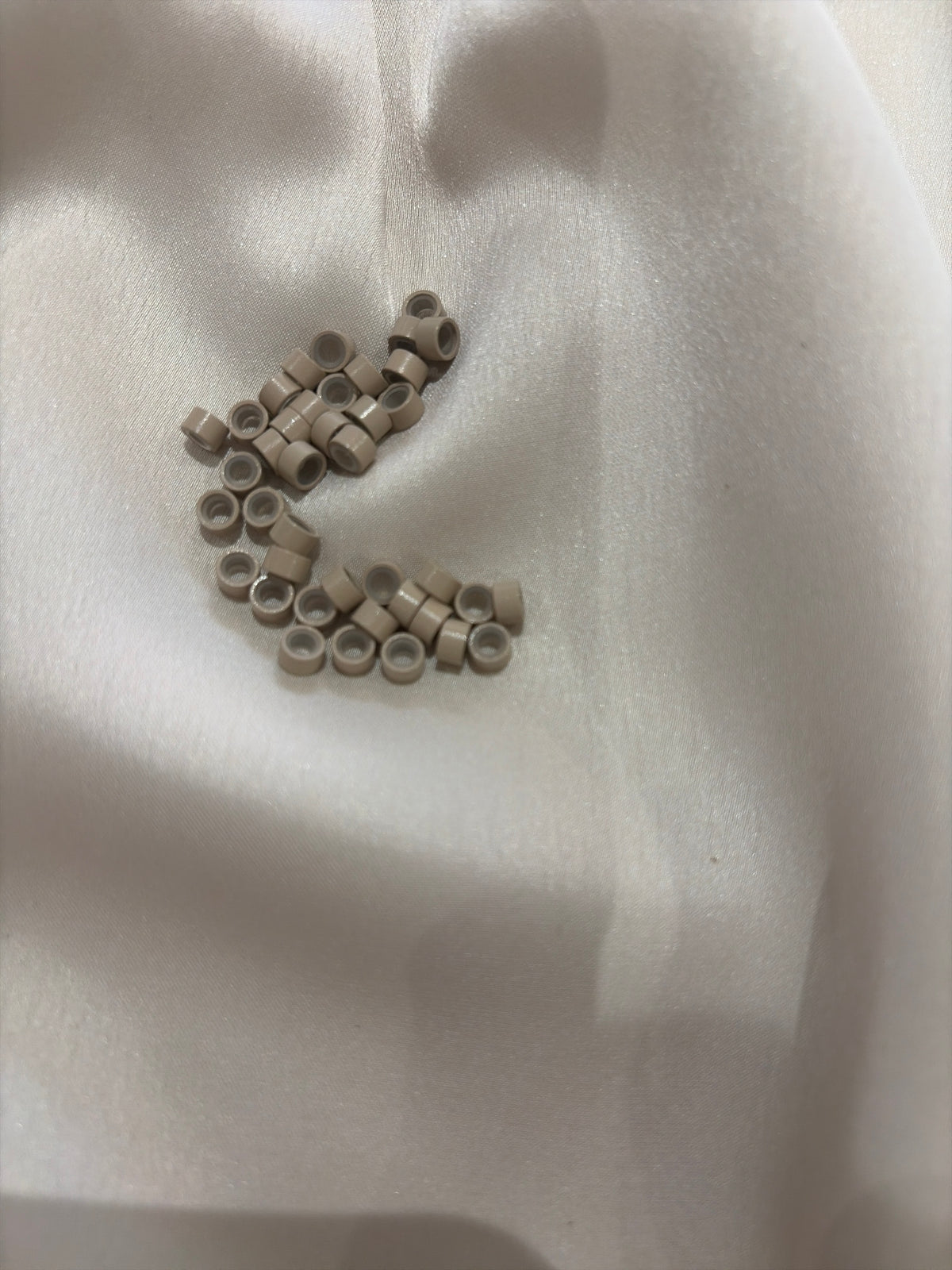 100 7# Ash Blonde 5mm Silicone-Lined Aluminium Micro Beads